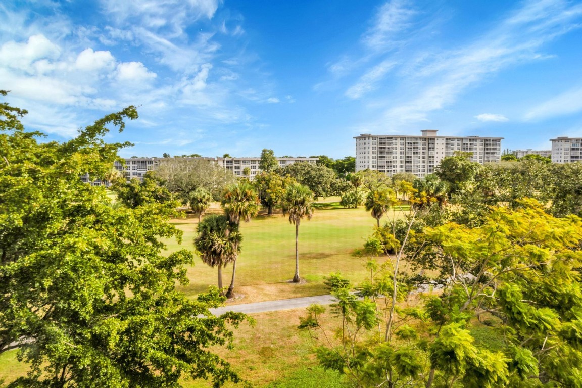 3800 OAKS CLUBHOUSE DR 511