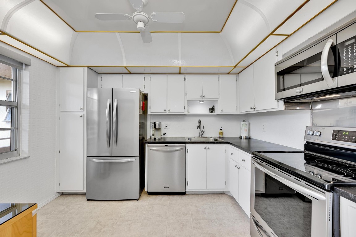 3800 OAKS CLUBHOUSE DR 511