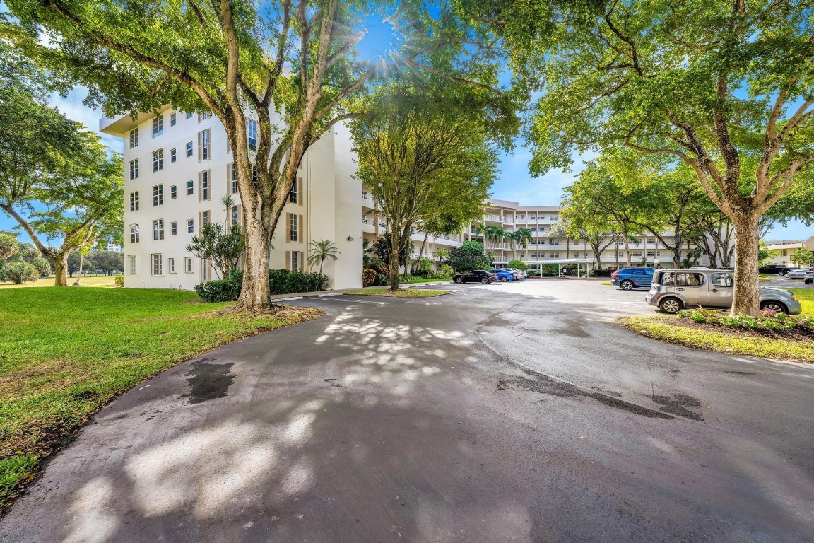 3800 OAKS CLUBHOUSE DR 511