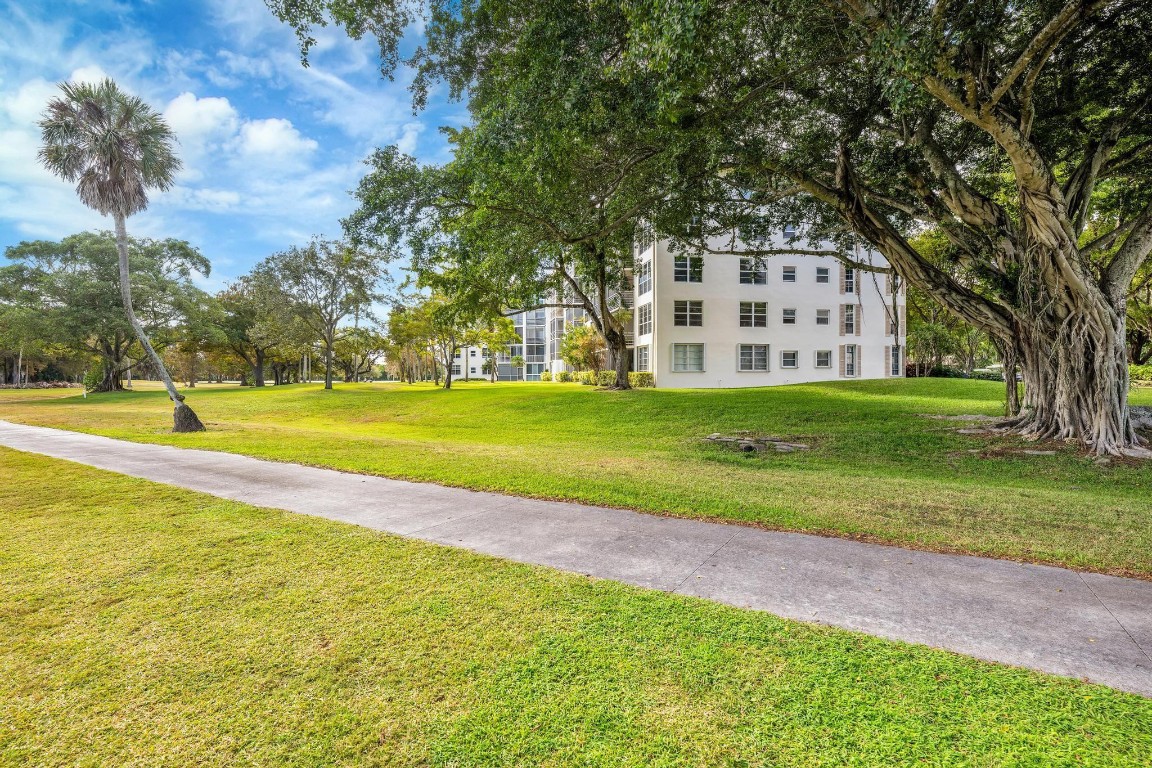 3800 OAKS CLUBHOUSE DR 511