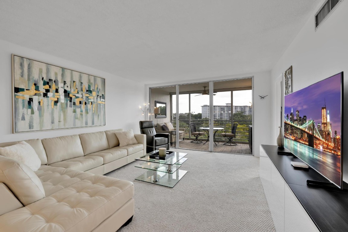 3800 OAKS CLUBHOUSE DR 511