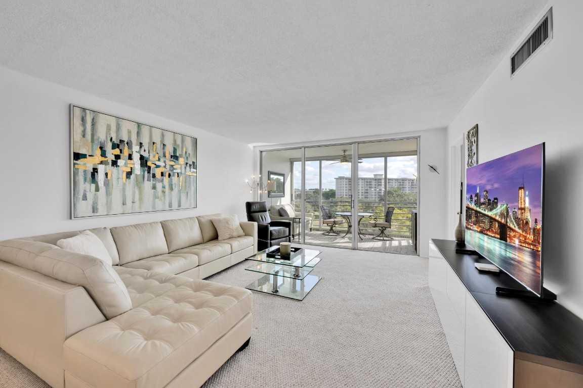 3800 OAKS CLUBHOUSE DR 511