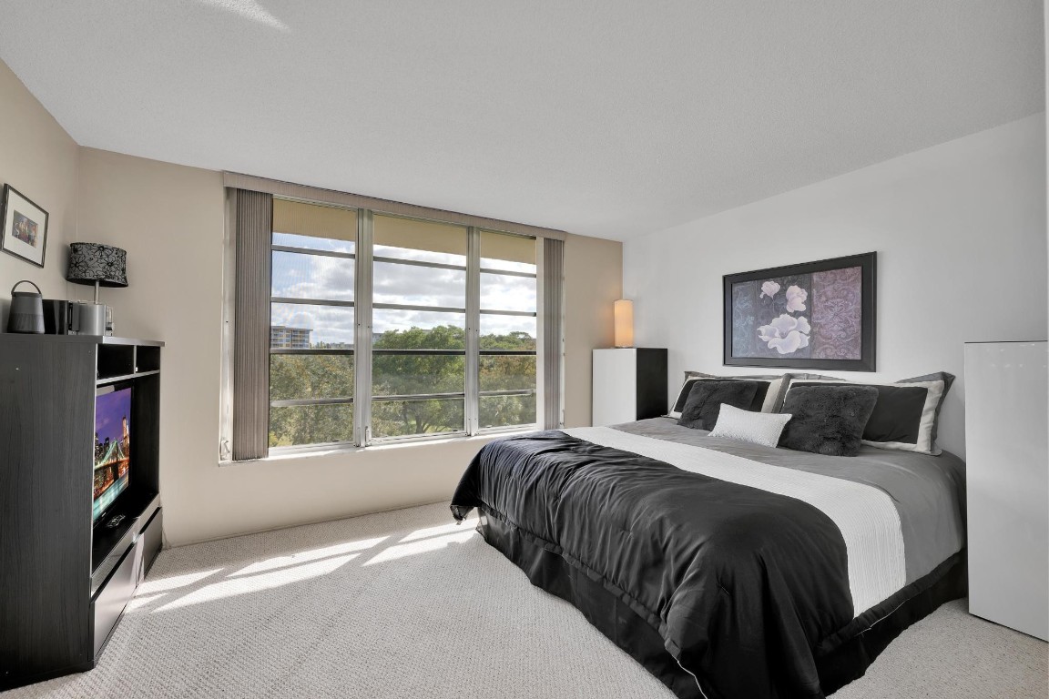 3800 OAKS CLUBHOUSE DR 511