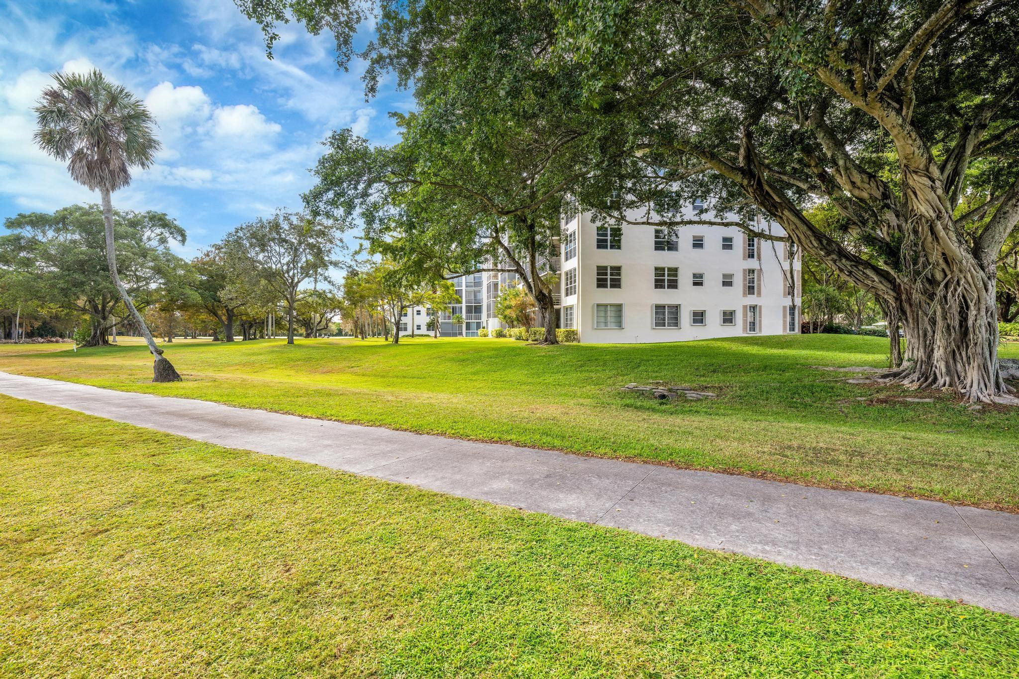 3800 OAKS CLUBHOUSE DR 511