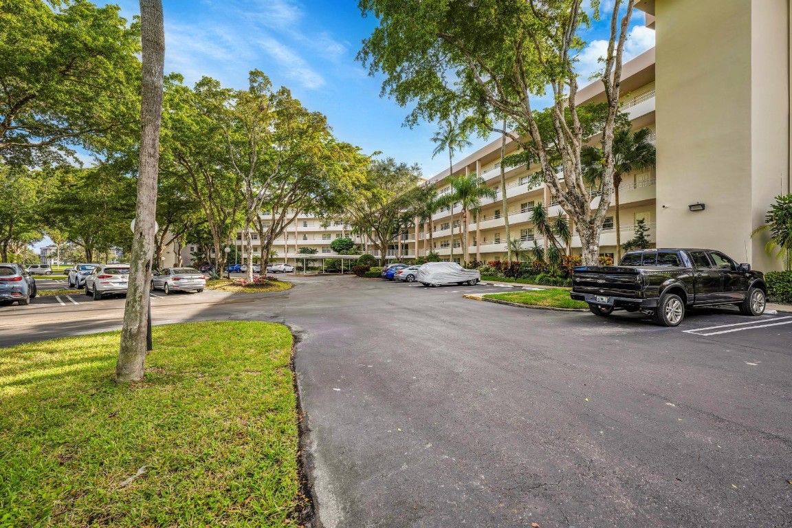 3800 OAKS CLUBHOUSE DR 511