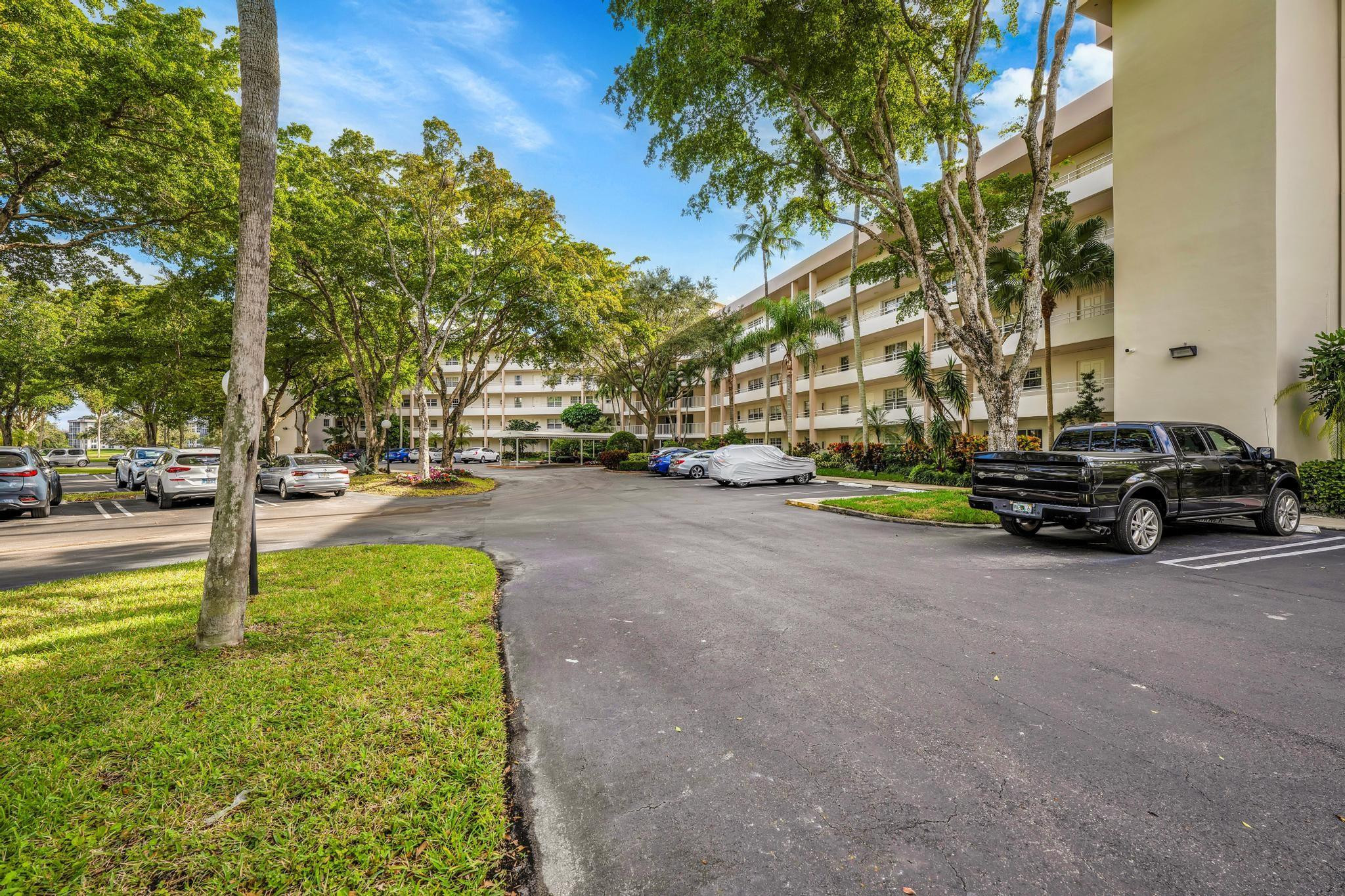 3800 OAKS CLUBHOUSE DR 511