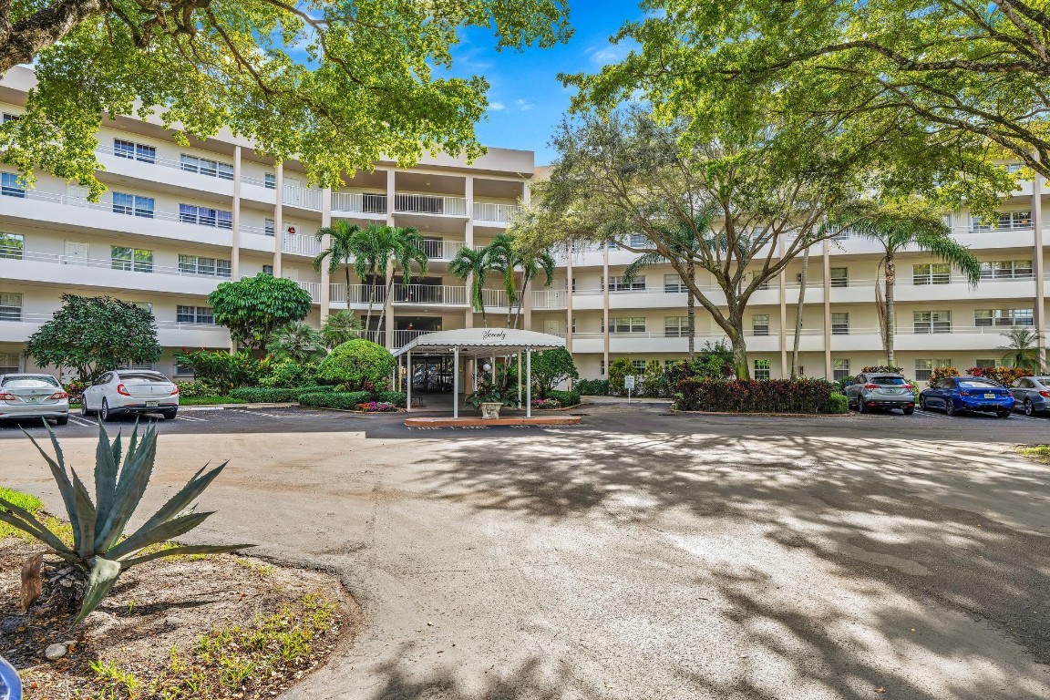 3800 OAKS CLUBHOUSE DR 511