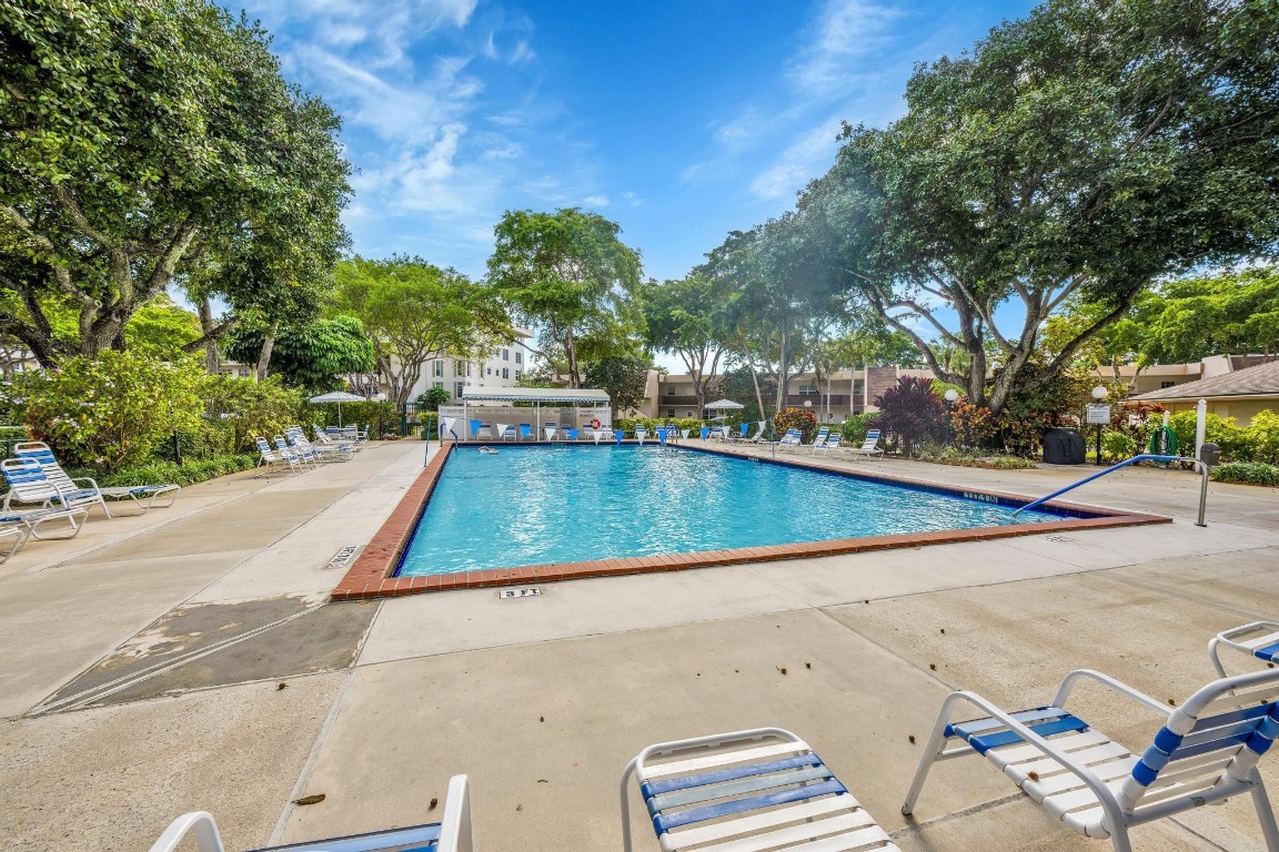 3800 OAKS CLUBHOUSE DR 511