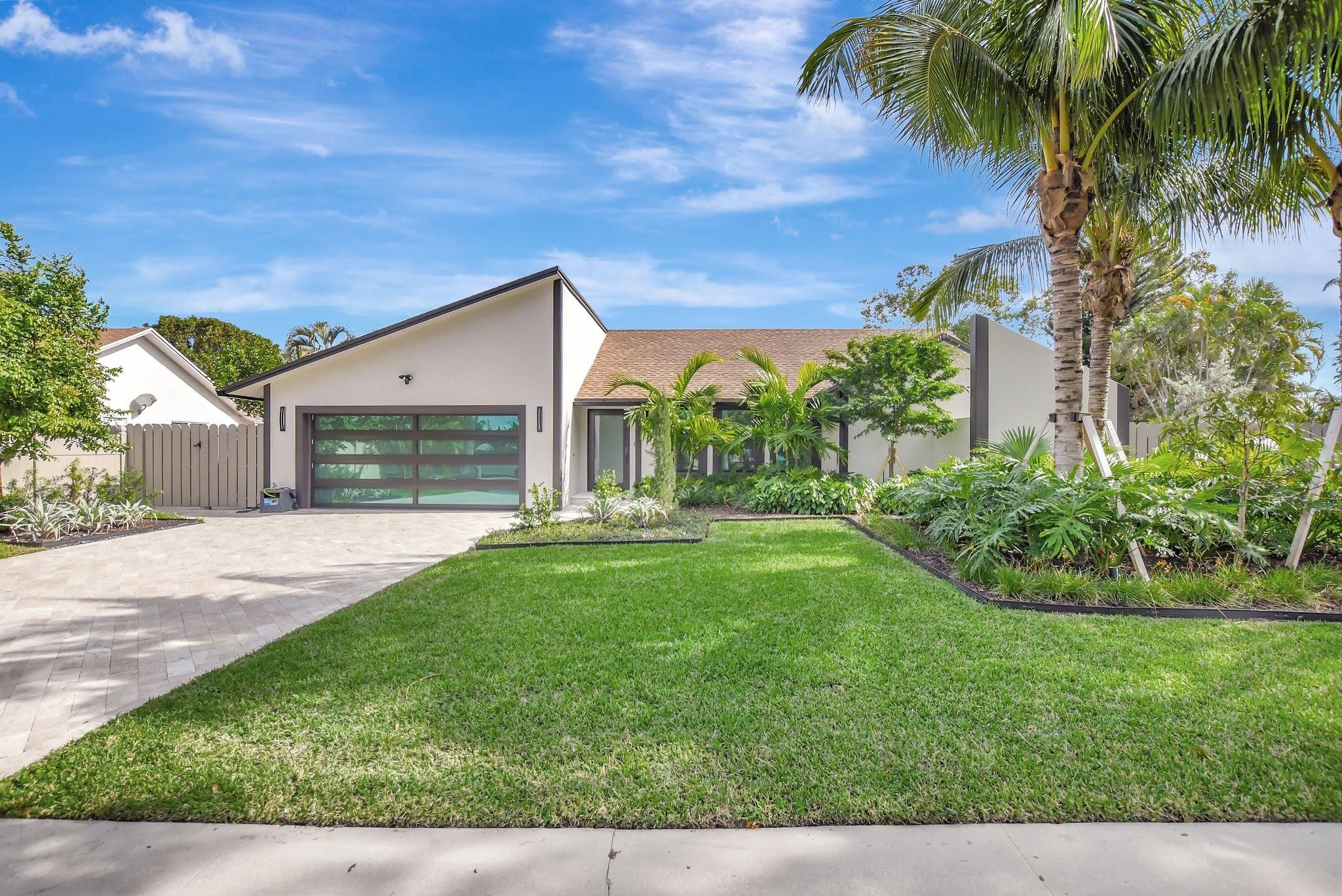 1388 Gallinule Cir