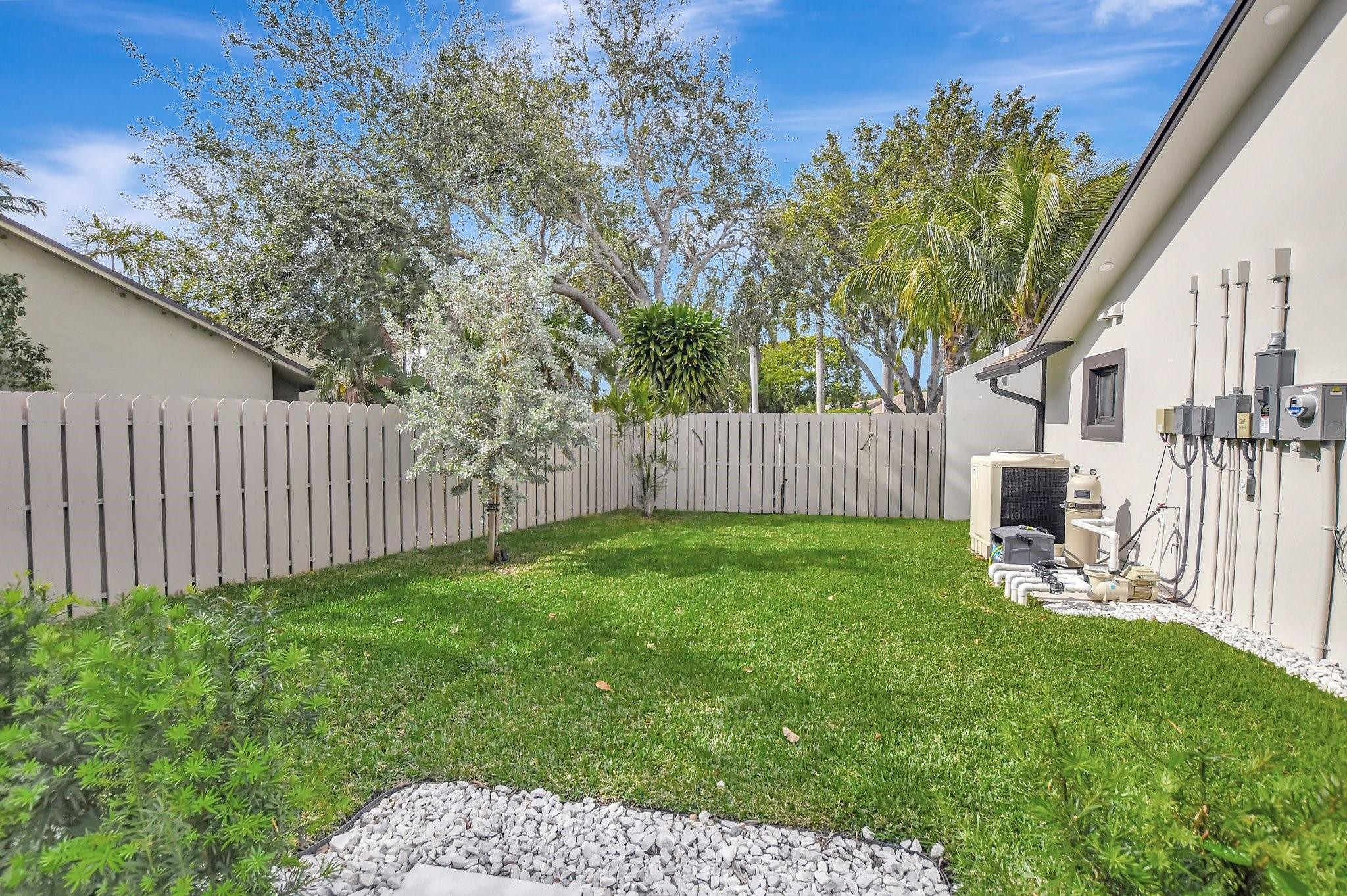 1388 Gallinule Cir