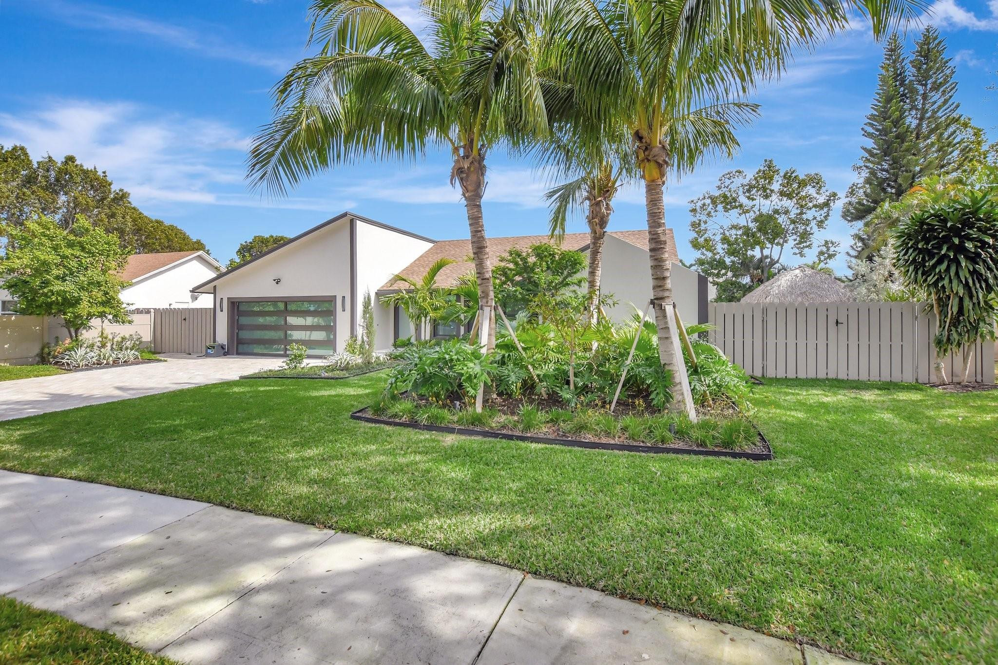 1388 Gallinule Cir