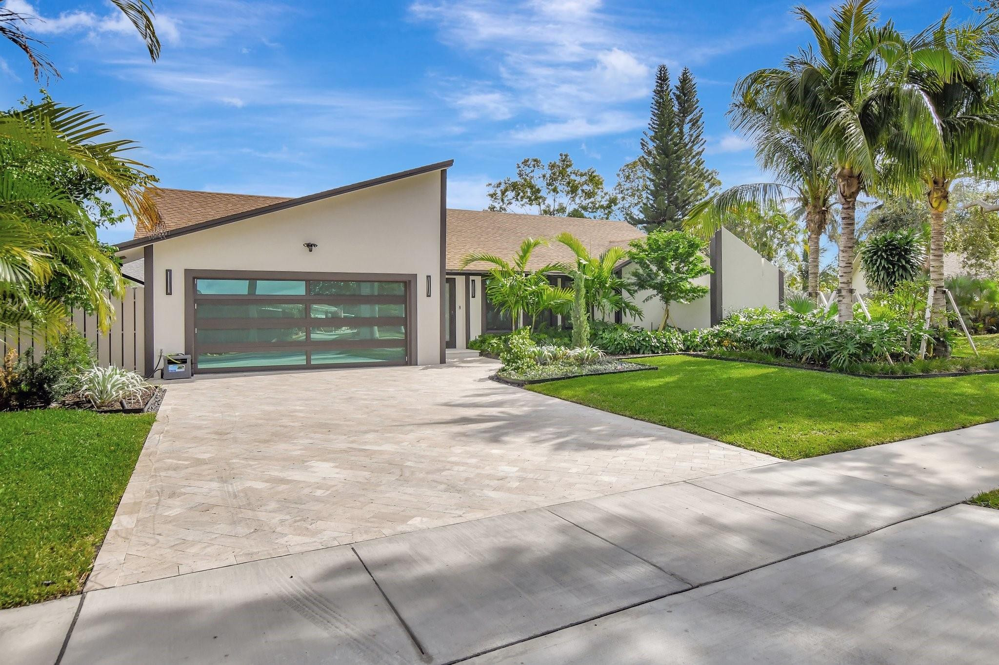 1388 Gallinule Cir