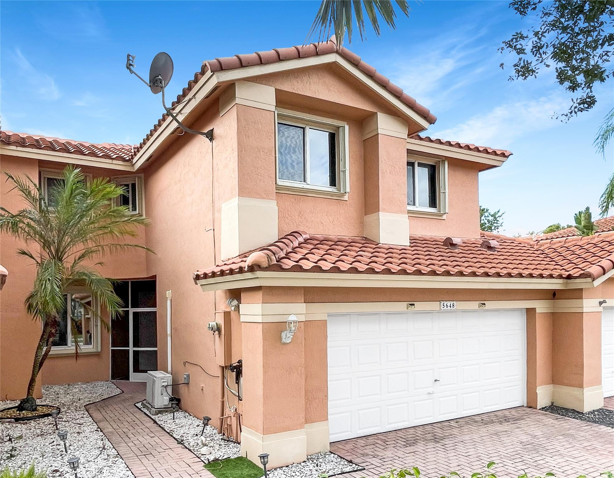 5648 NW 127th Ter 5648