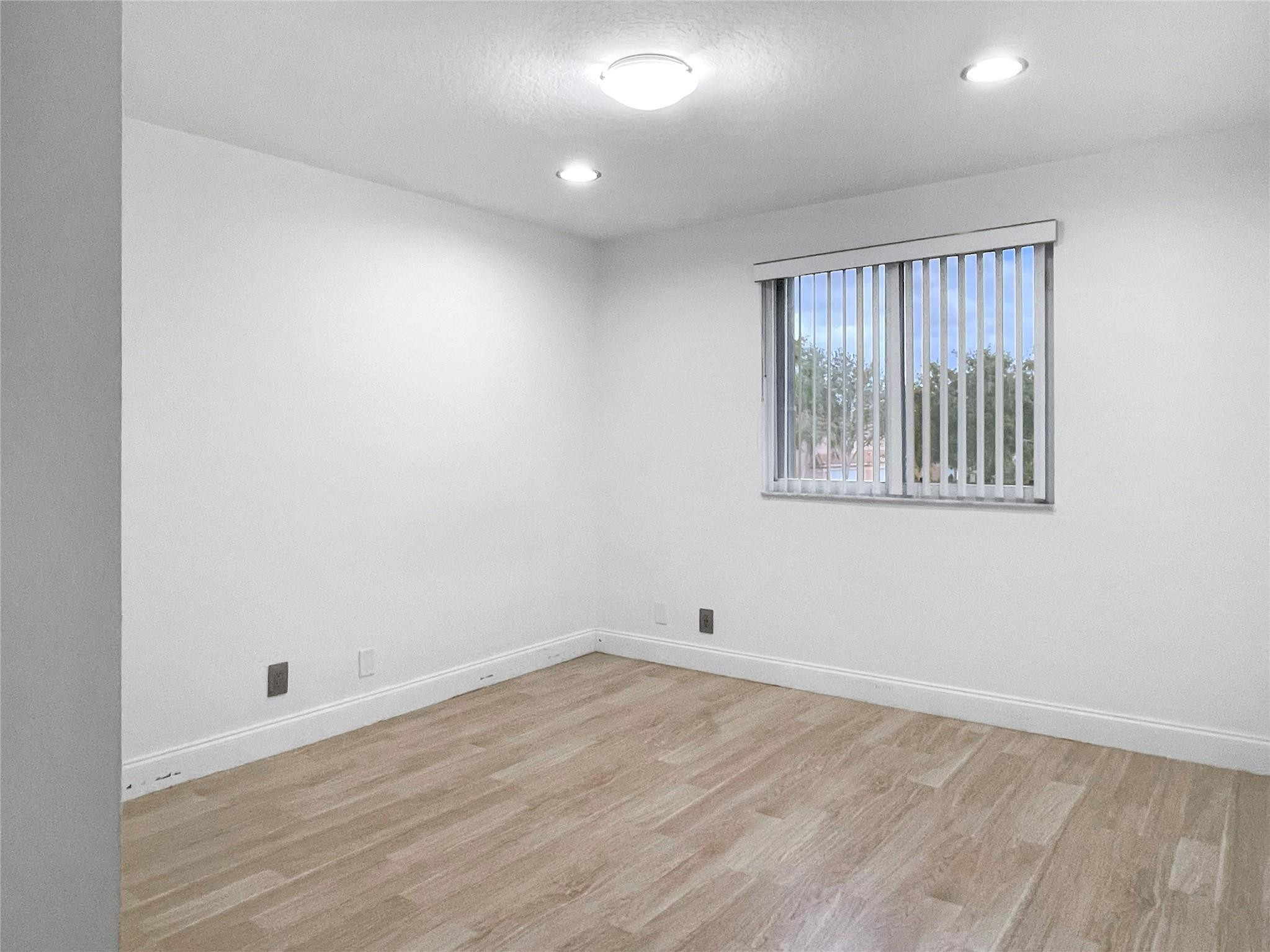 5648 NW 127th Ter 5648