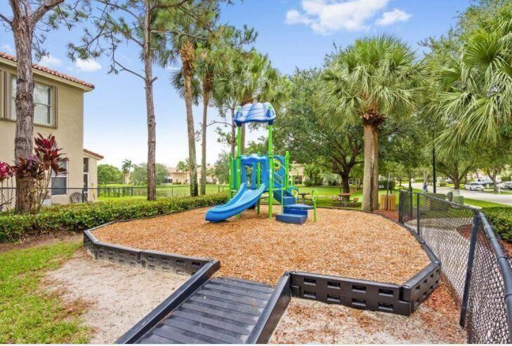 122 Seminole Lakes Dr