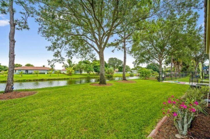 122 Seminole Lakes Dr