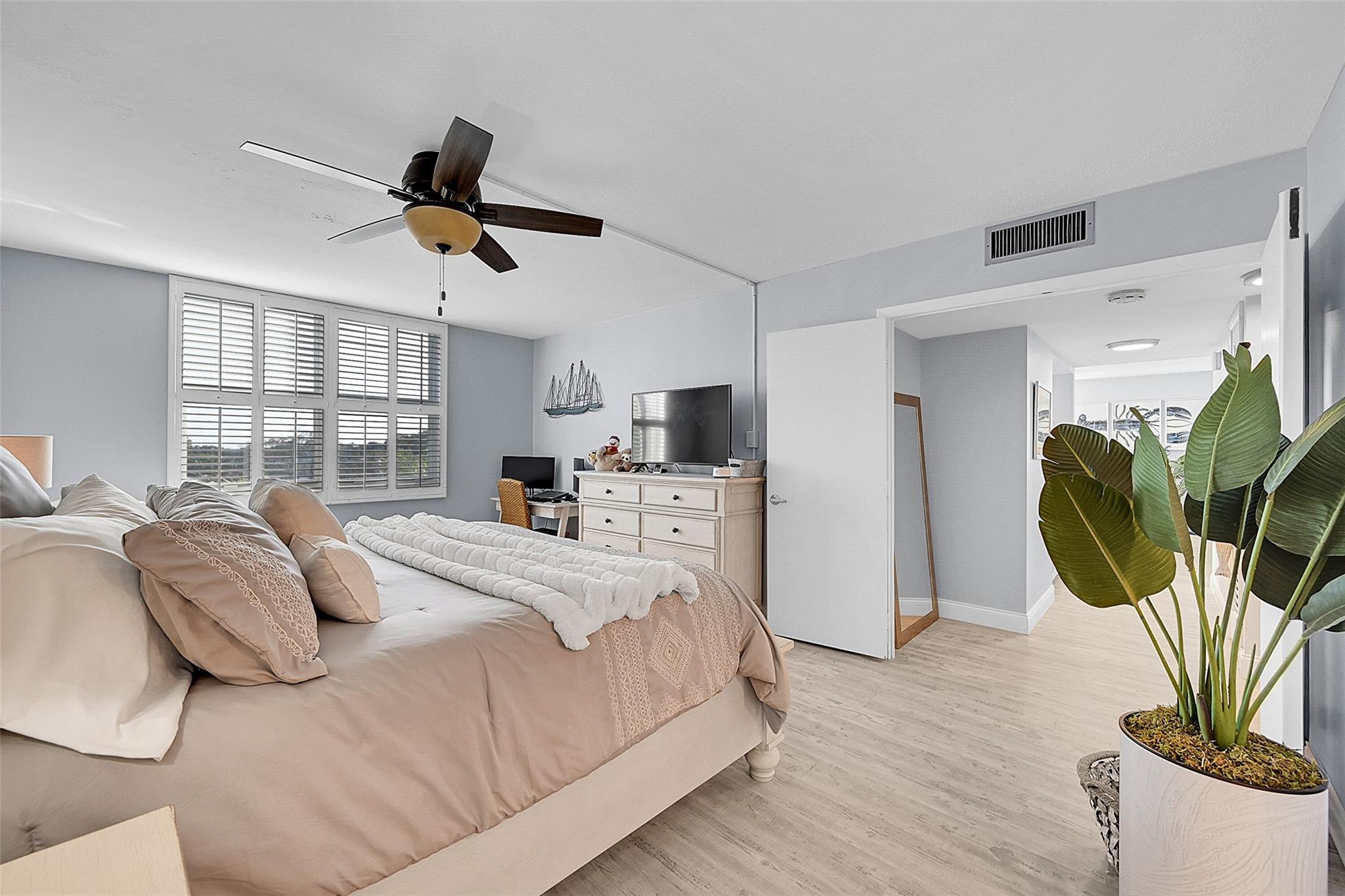 1 Harbourside Dr 4-607