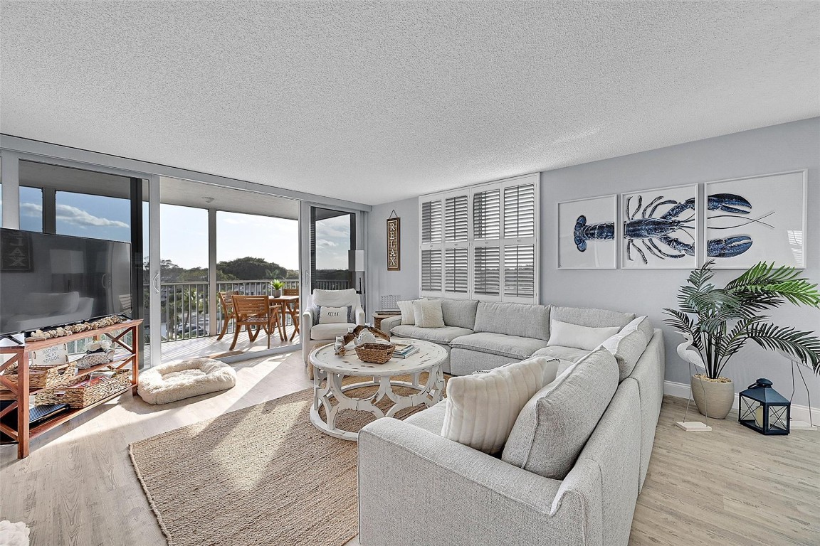 1 Harbourside Dr 4-607