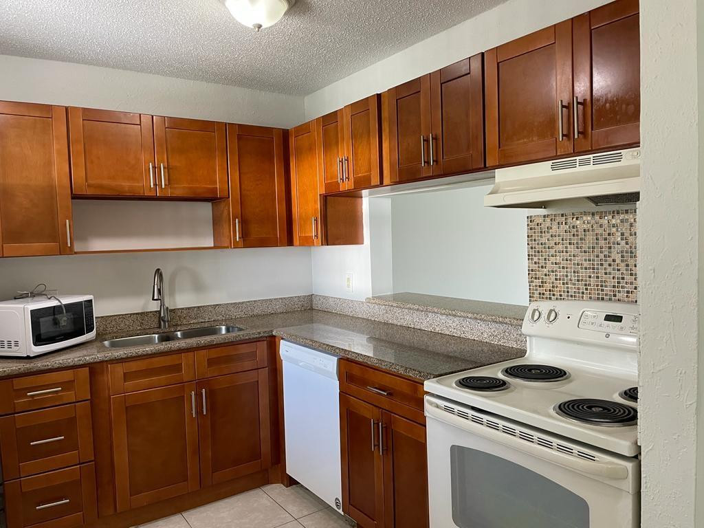 2960 Riverside Dr 316