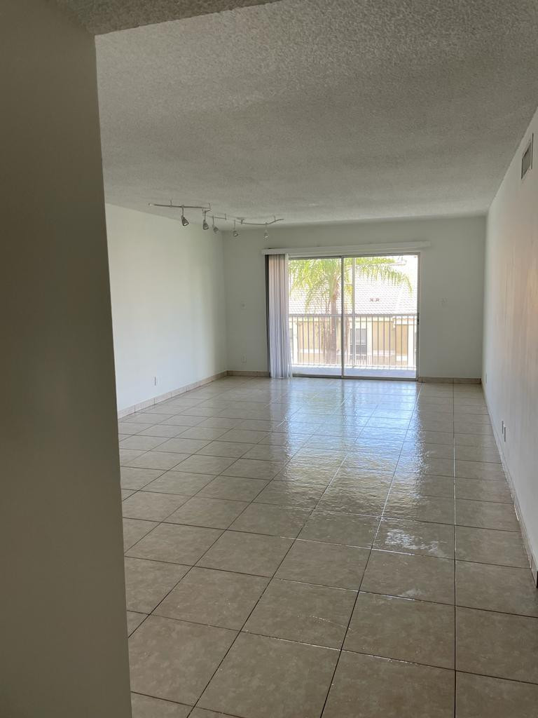 2960 Riverside Dr 316