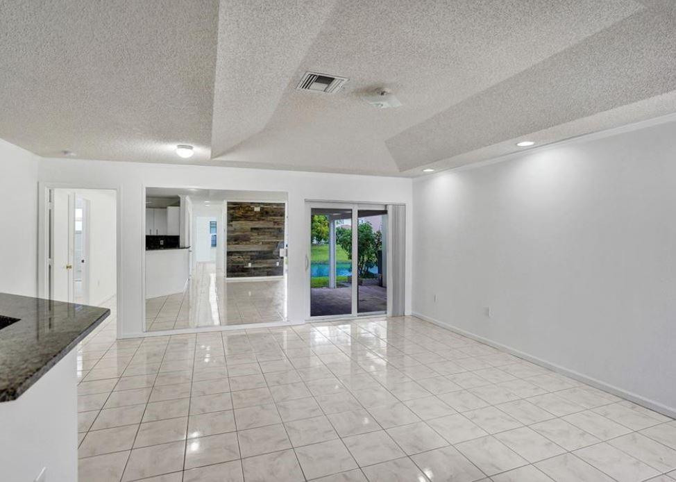 4032 Eastridge Dr