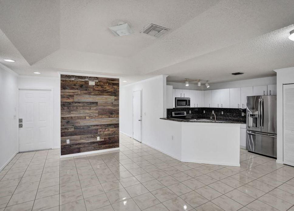 4032 Eastridge Dr