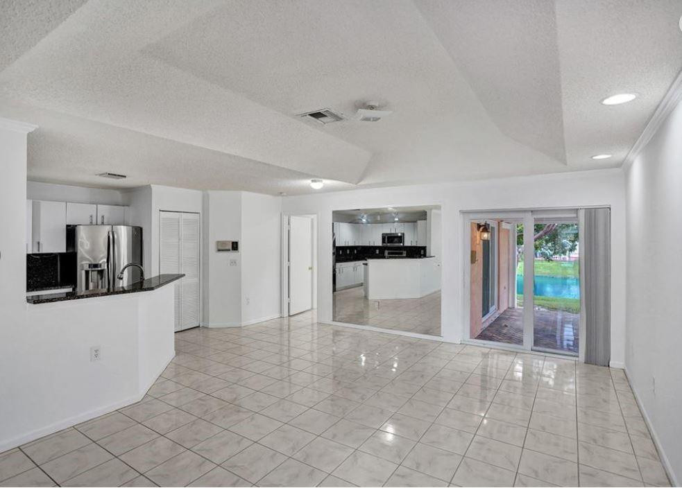4032 Eastridge Dr