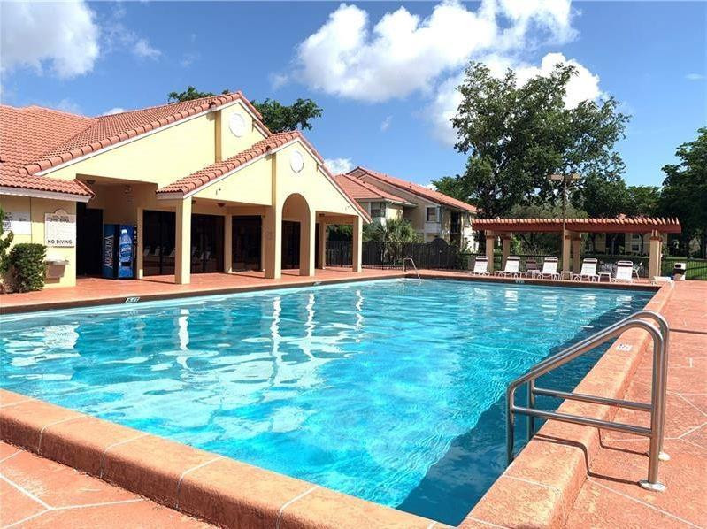 5621 Riverside Dr 102