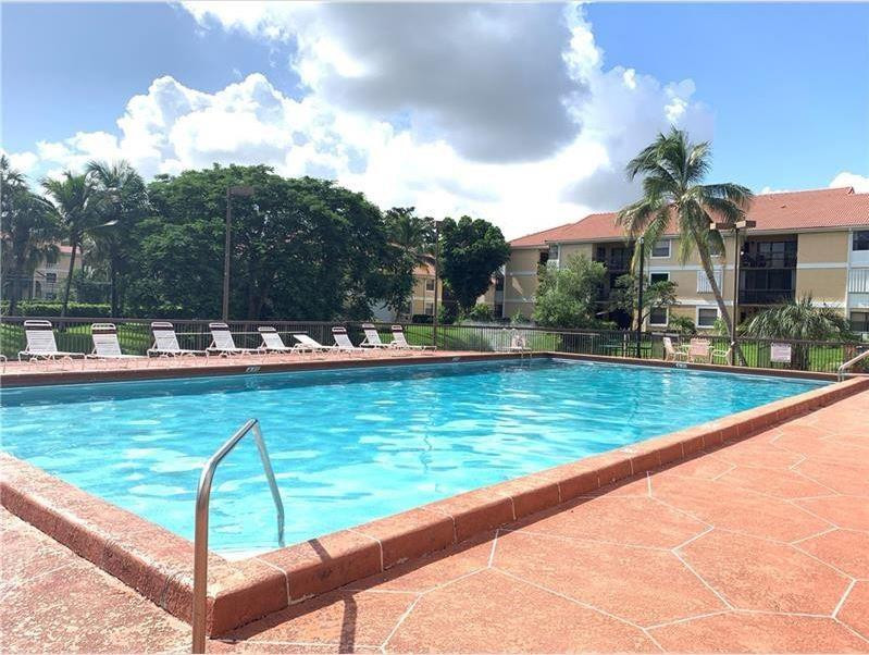 5621 Riverside Dr 102