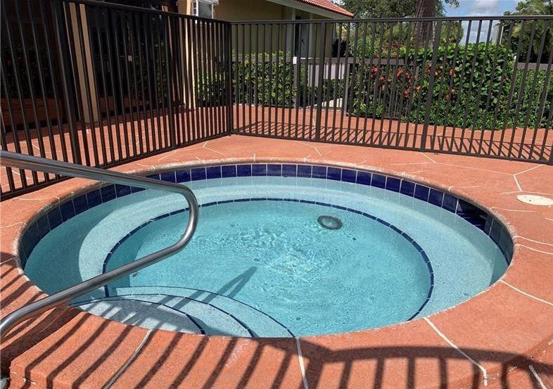 5621 Riverside Dr 102