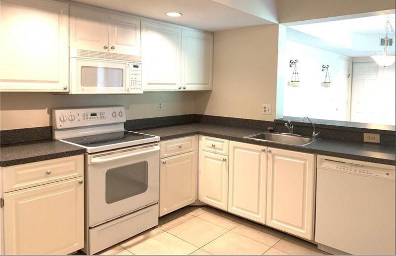 5621 Riverside Dr 102