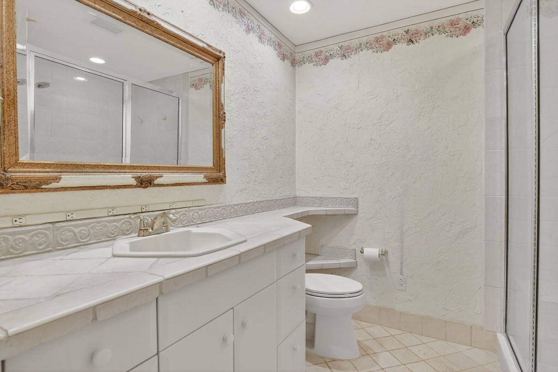 5590 Coach House Cir B