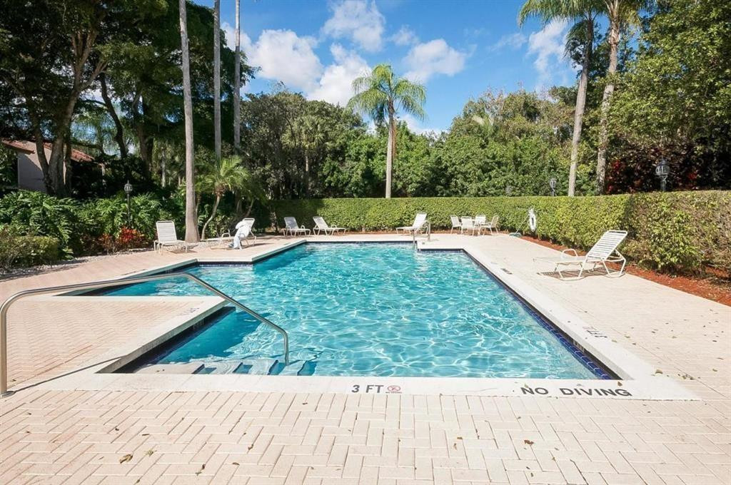 5590 Coach House Cir B