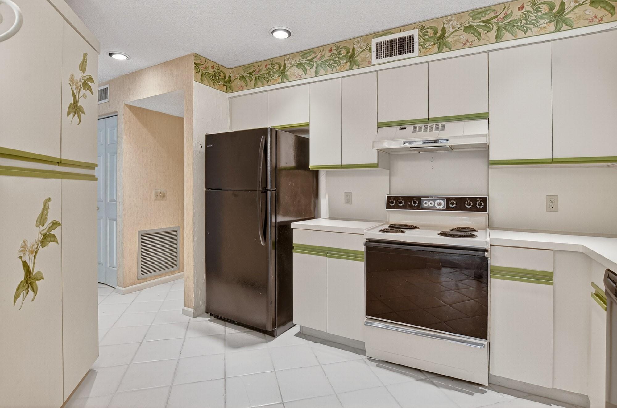 5590 Coach House Cir B