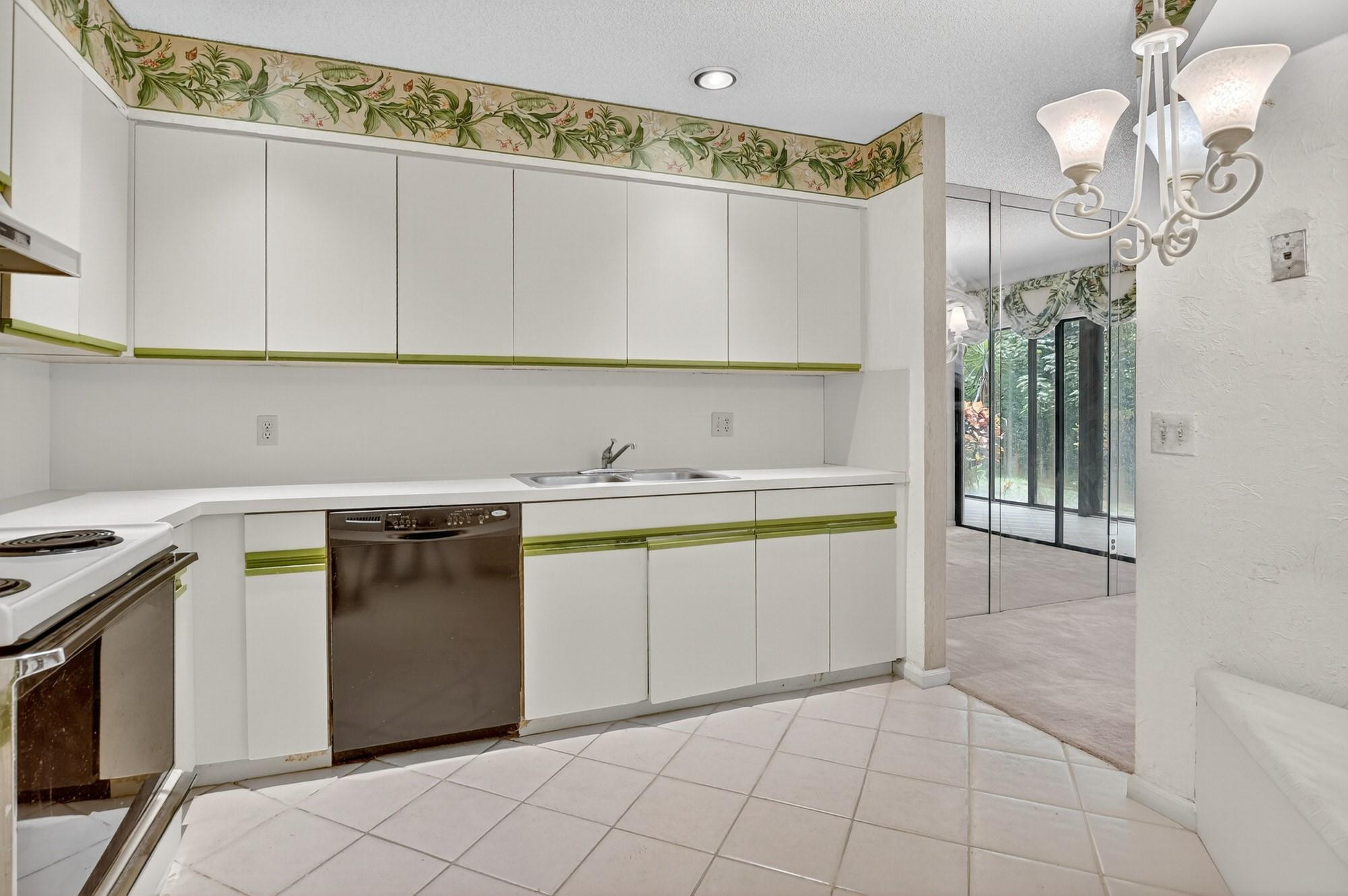 5590 Coach House Cir B