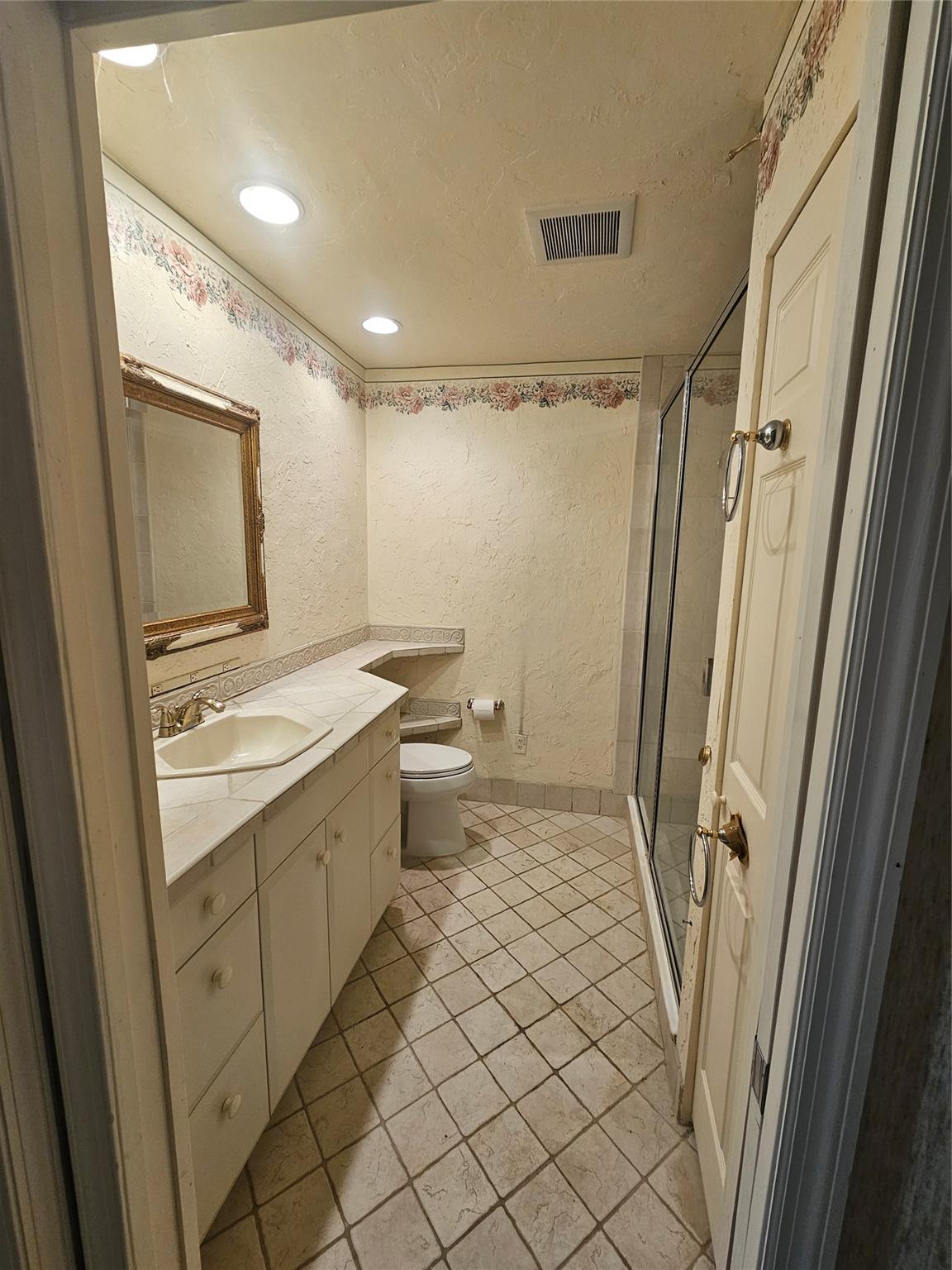 5590 Coach House Cir B