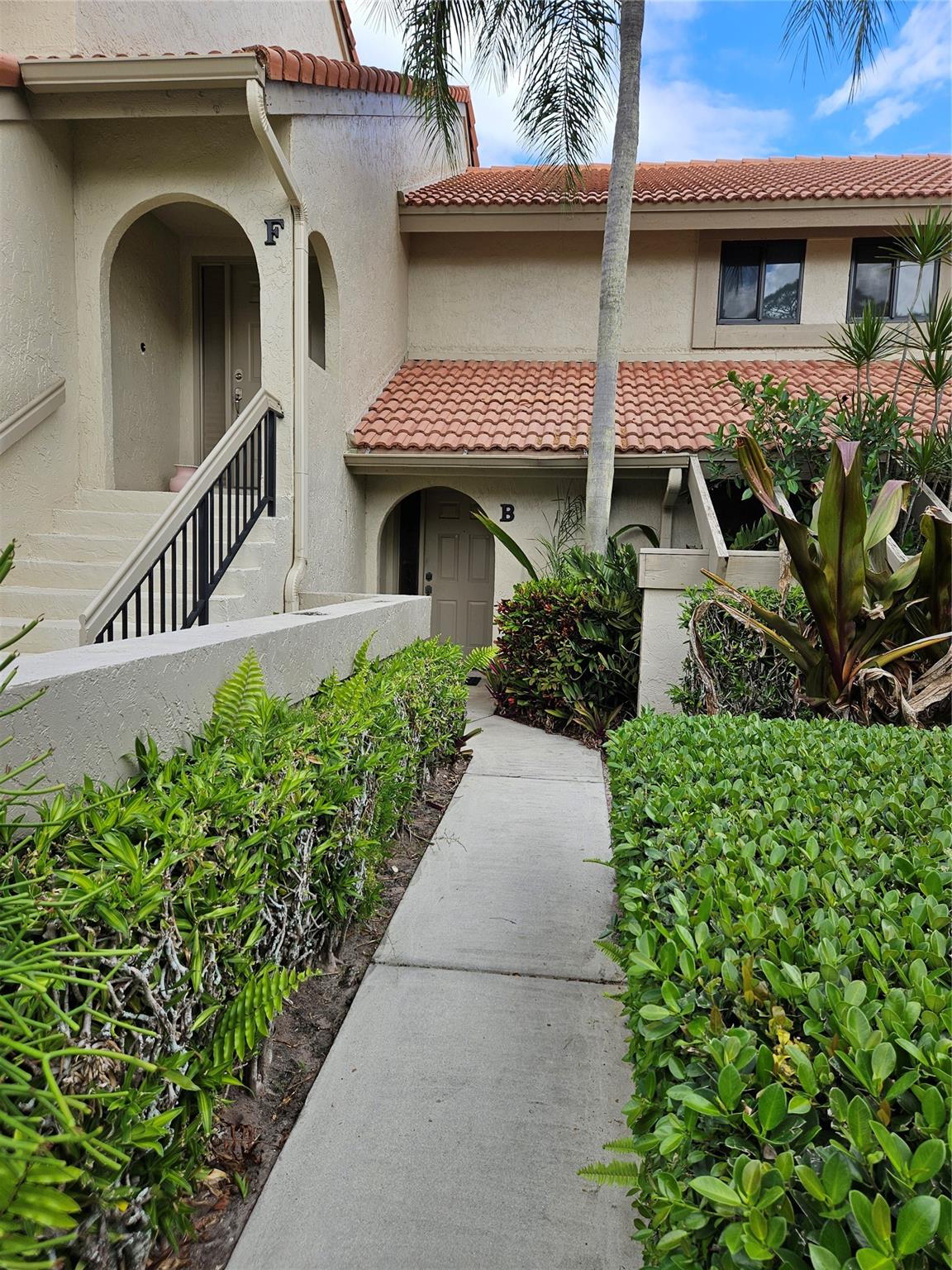 5590 Coach House Cir B