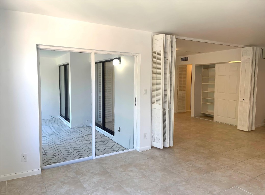 2312 S CYPRESS BEND DR