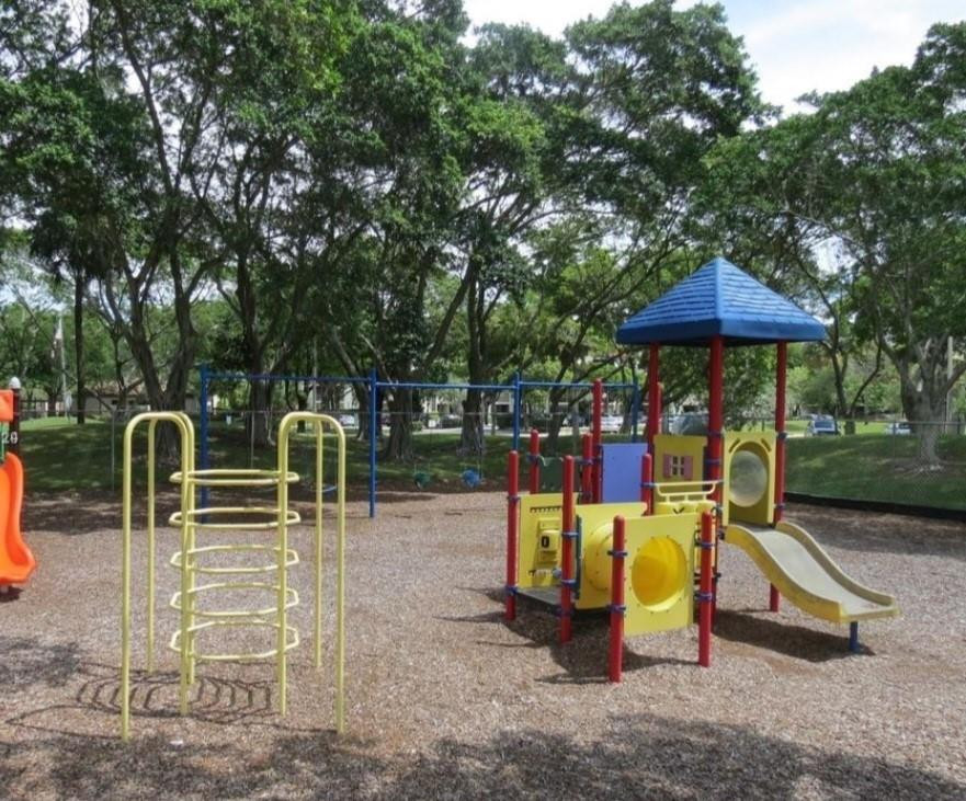 2312 S CYPRESS BEND DR