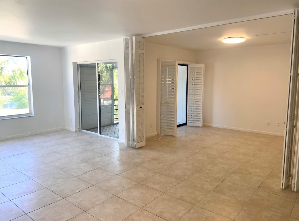 2312 S CYPRESS BEND DR