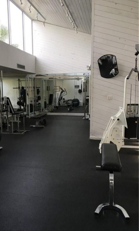 2312 S CYPRESS BEND DR