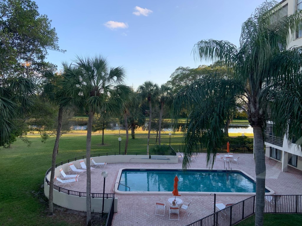 2312 S CYPRESS BEND DR