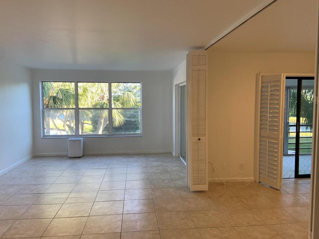 2312 S CYPRESS BEND DR