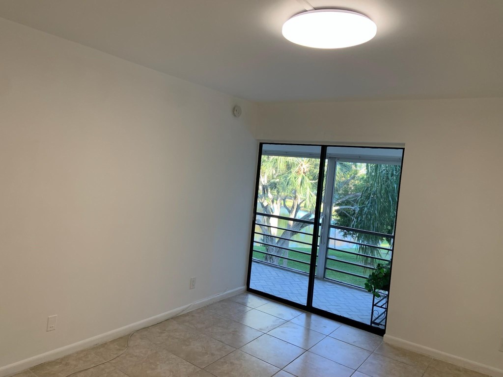 2312 S CYPRESS BEND DR