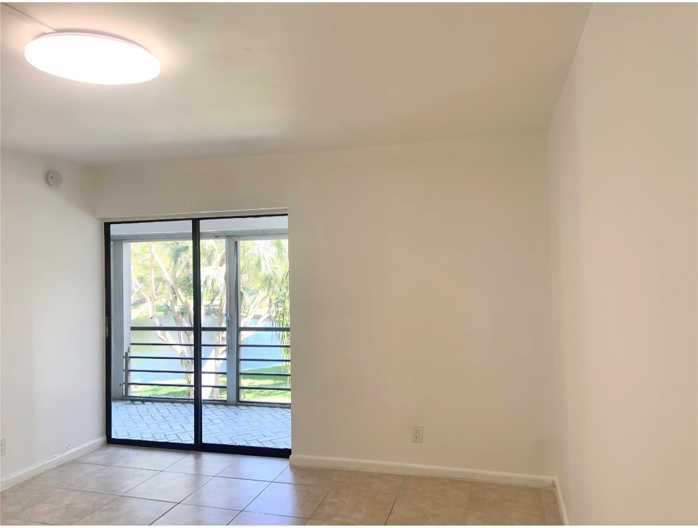 2312 S CYPRESS BEND DR