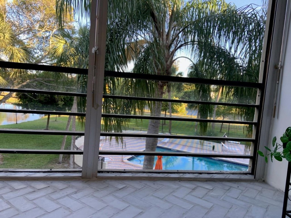 2312 S CYPRESS BEND DR