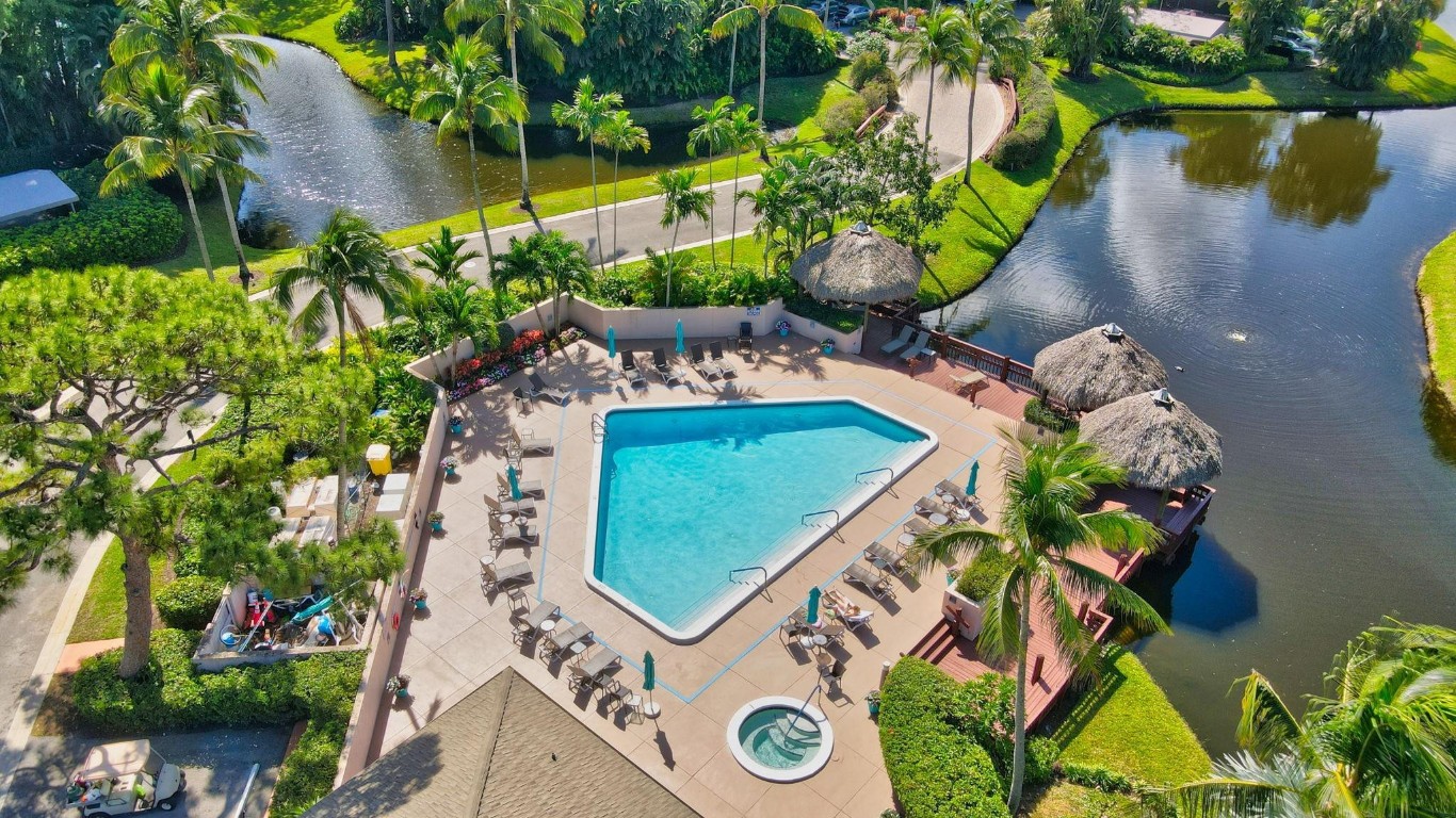 6925 Rain Forest Dr 6925