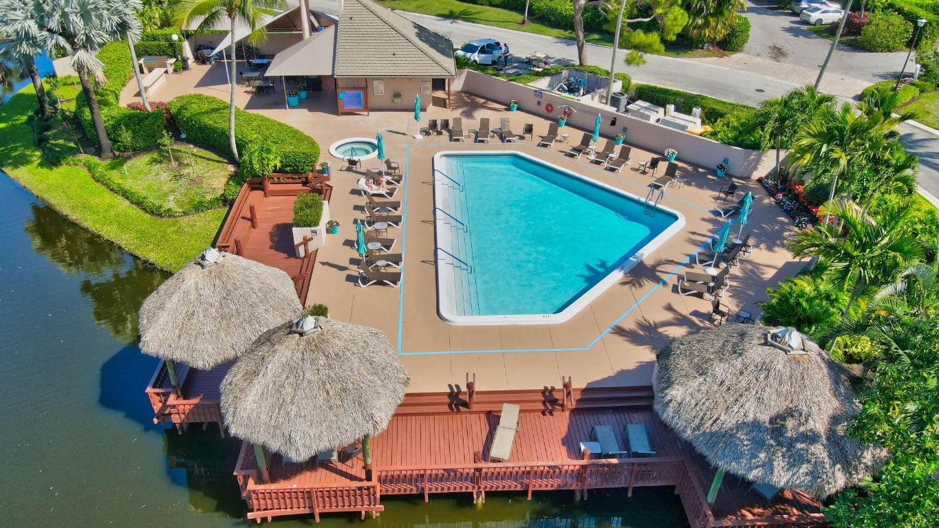 6925 Rain Forest Dr 6925