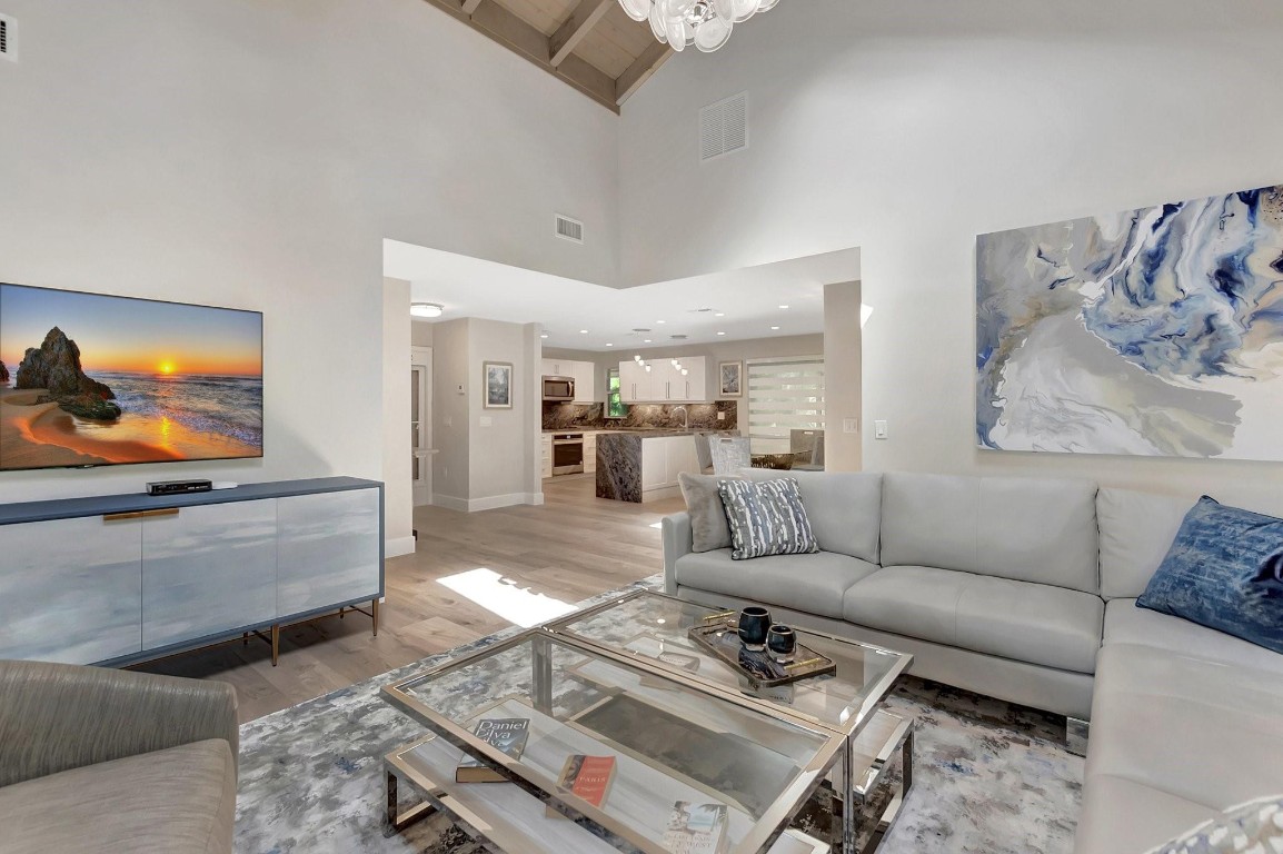 6925 Rain Forest Dr 6925