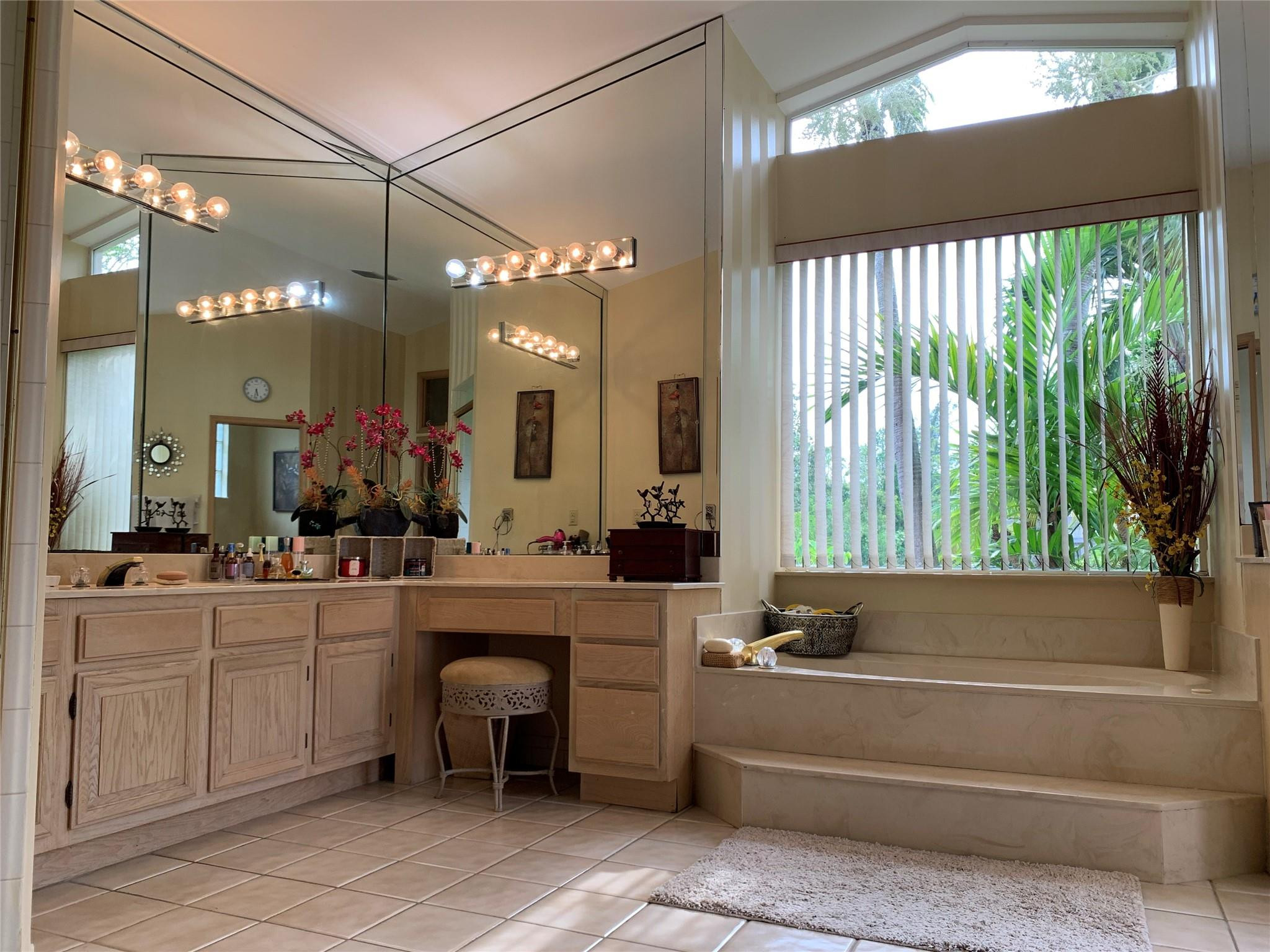 6715 NW 66th Ave